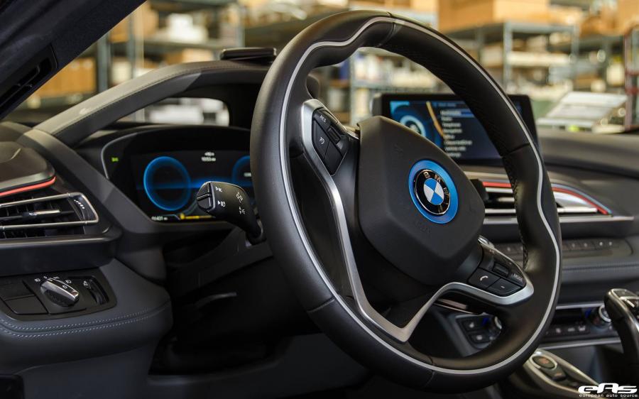 Панель приборов BMW i8 in White by EAS 2016 года  (фото 7 из 18)